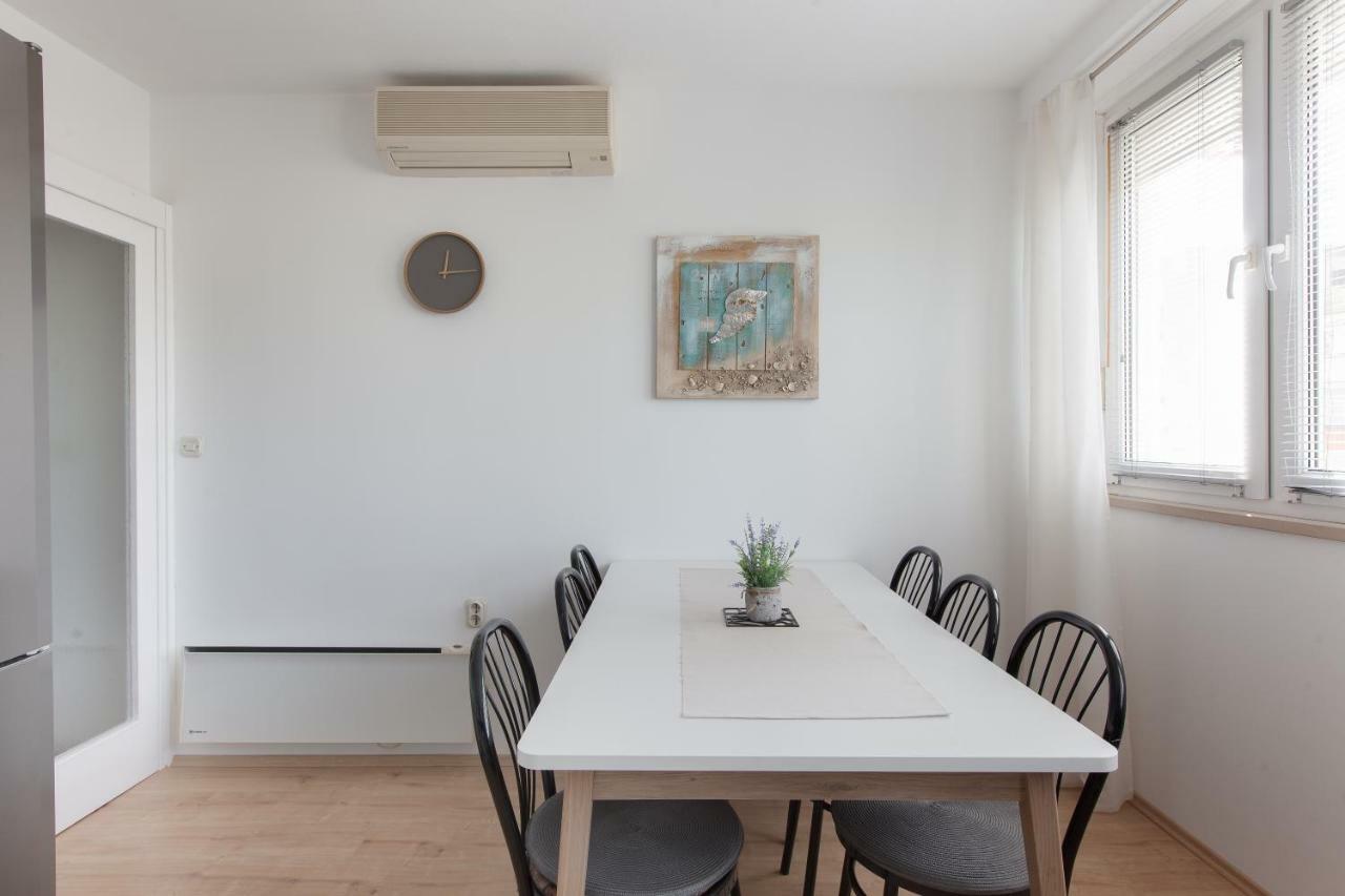 Apartment Gabriella Makarska Bagian luar foto